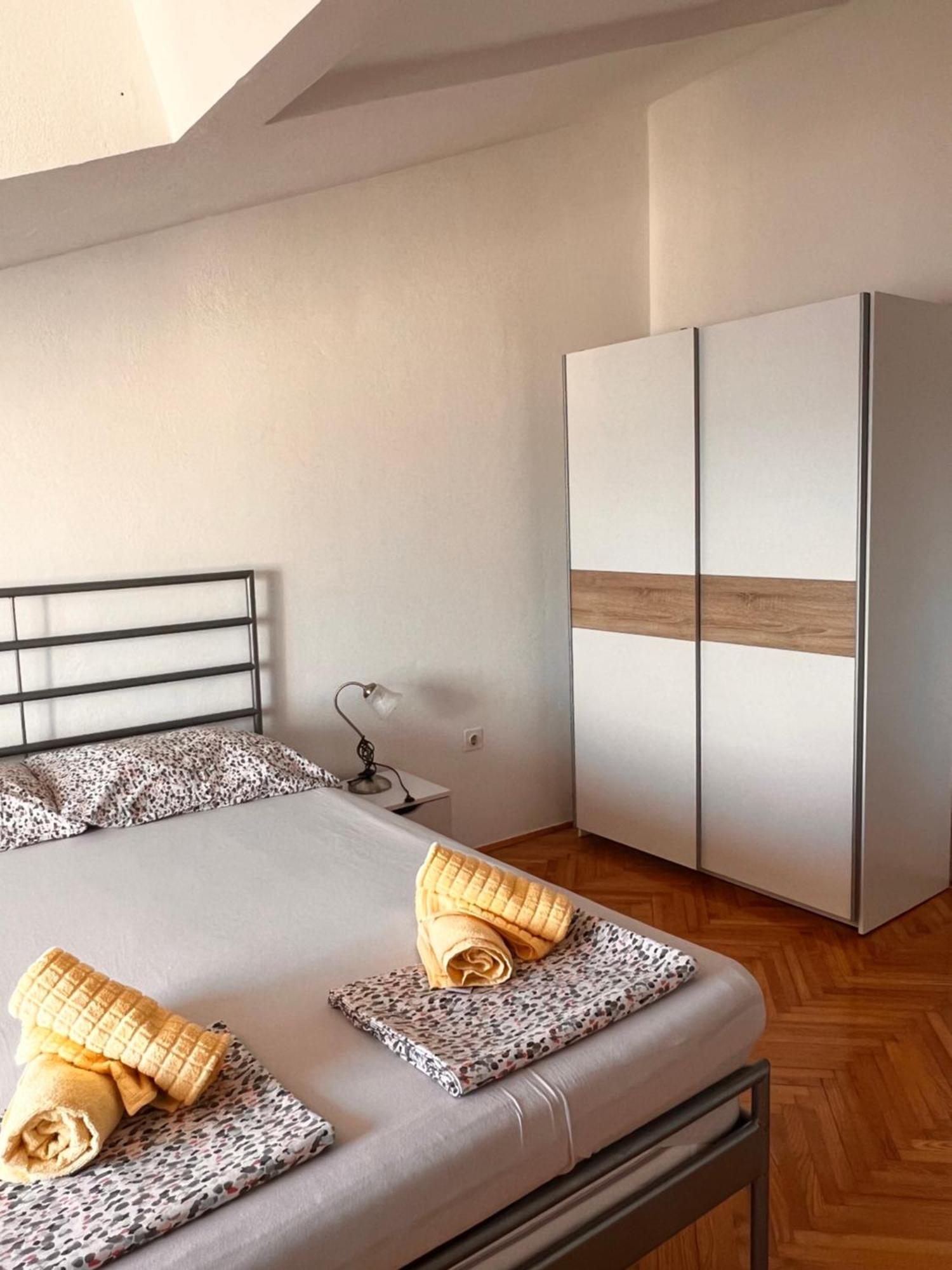 Apartments Paulina Трогир Екстериор снимка